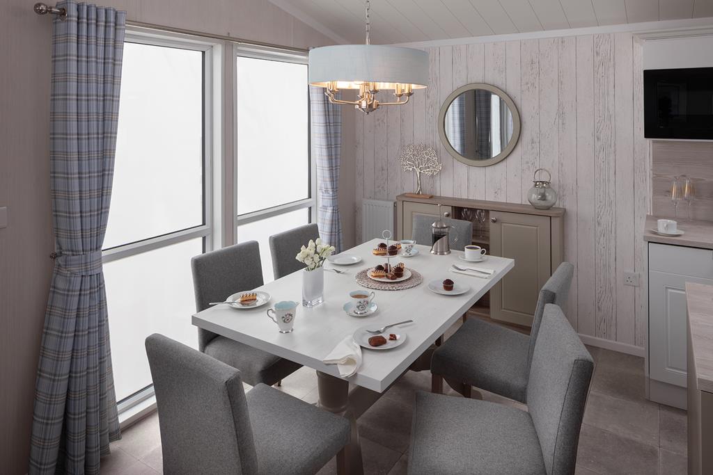 int-edmonton-lodge-dining-table-web