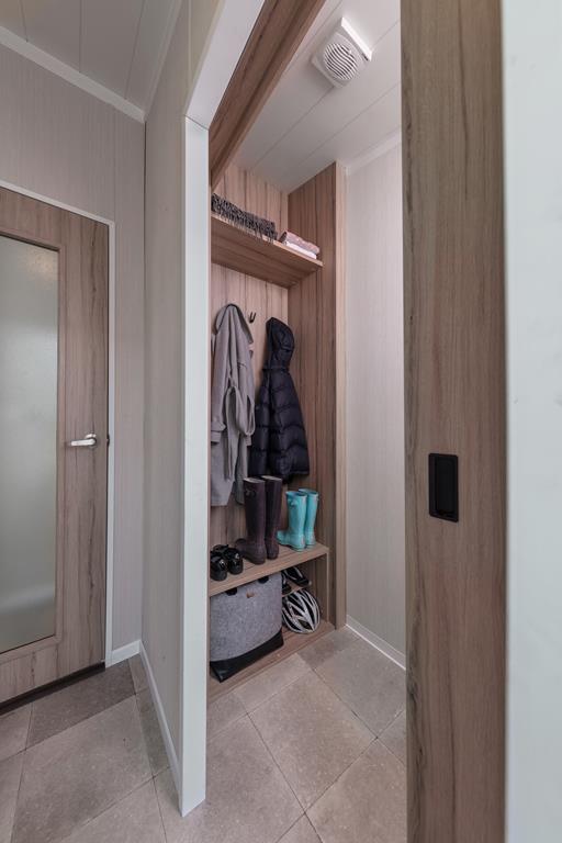 int-edmonton-lodge-entrance-area-boot-room-web