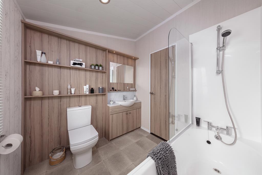 int-edmonton-lodge-family-washroom-web