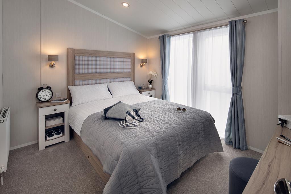 int-edmonton-lodge-main-bed-web